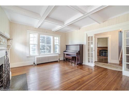 322 Queen Street S, Mississauga, ON - Indoor Photo Showing Living Room With Fireplace