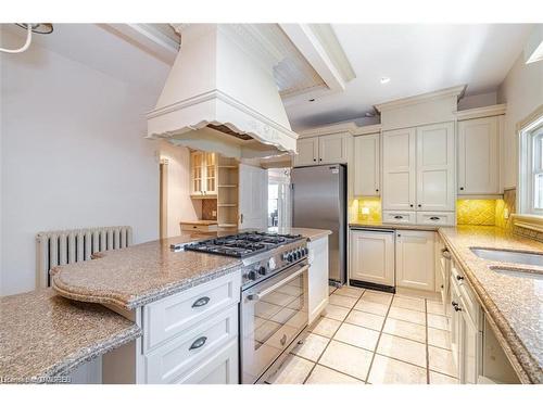 322 Queen Street S, Mississauga, ON - Indoor Photo Showing Kitchen With Stainless Steel Kitchen With Double Sink With Upgraded Kitchen