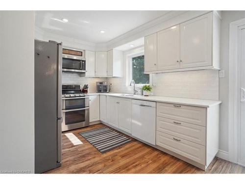 32 Wakefield Lane, Waterdown, ON - Indoor Photo Showing Kitchen