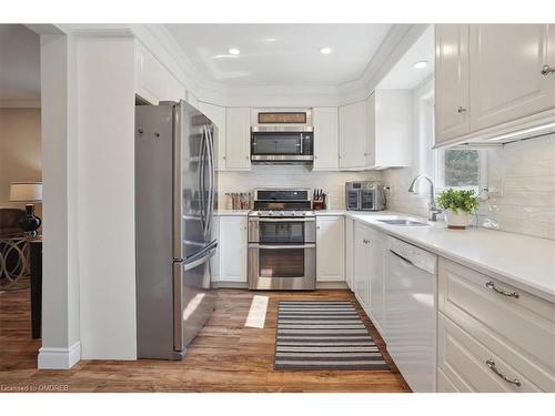 32 Wakefield Lane, Waterdown, ON - Indoor Photo Showing Kitchen With Stainless Steel Kitchen