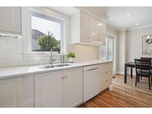 32 Wakefield Lane, Waterdown, ON - Indoor Photo Showing Kitchen With Double Sink