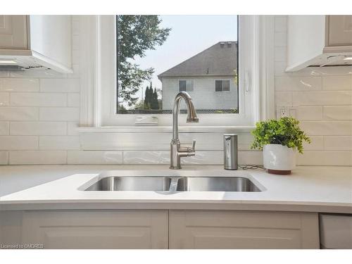 32 Wakefield Lane, Waterdown, ON - Indoor Photo Showing Kitchen With Double Sink