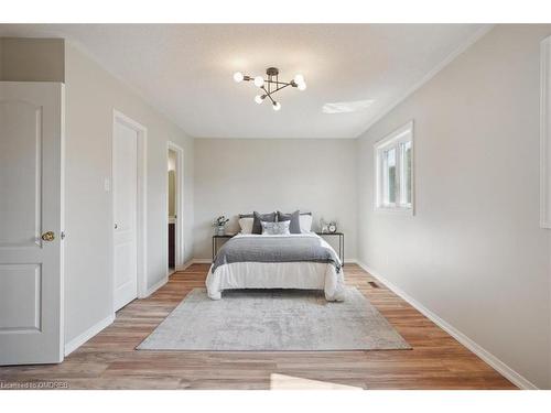 32 Wakefield Lane, Waterdown, ON - Indoor Photo Showing Bedroom