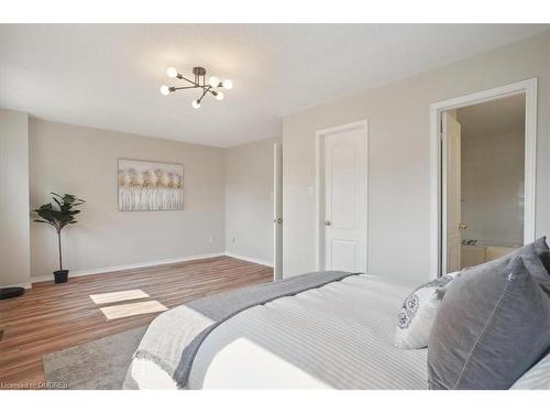 32 Wakefield Lane, Waterdown, ON - Indoor Photo Showing Bedroom