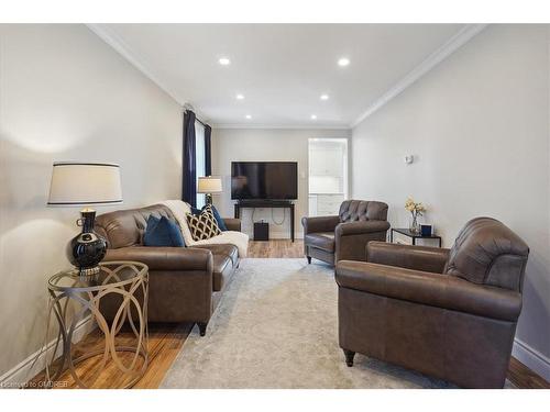 32 Wakefield Lane, Waterdown, ON - Indoor Photo Showing Living Room