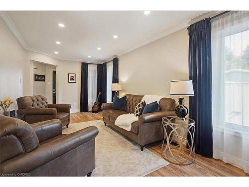 32 Wakefield Lane, Waterdown, ON - Indoor Photo Showing Living Room