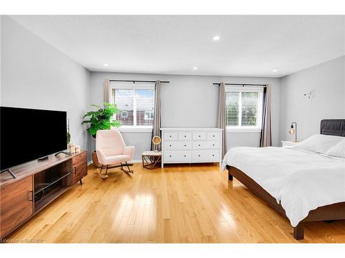 2070 Glenhampton Road, Oakville, ON - Indoor Photo Showing Bedroom