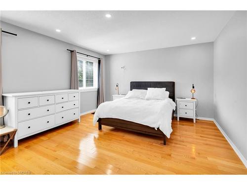 2070 Glenhampton Road, Oakville, ON - Indoor Photo Showing Bedroom