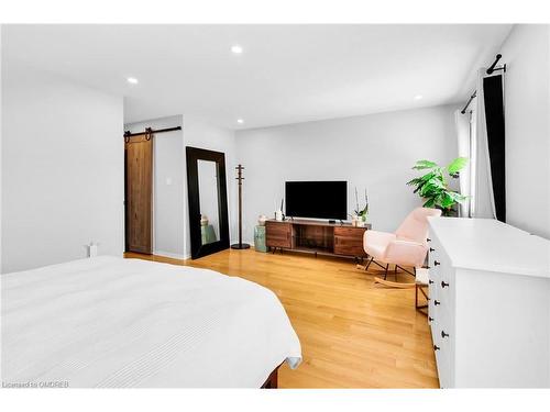 2070 Glenhampton Road, Oakville, ON - Indoor Photo Showing Bedroom