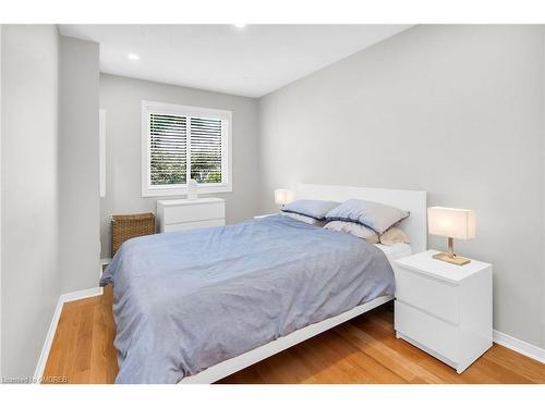 2070 Glenhampton Road, Oakville, ON - Indoor Photo Showing Bedroom