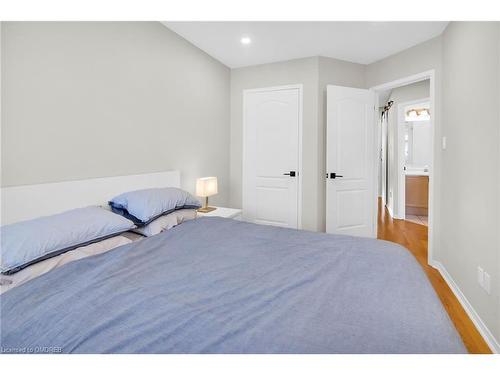 2070 Glenhampton Road, Oakville, ON - Indoor Photo Showing Bedroom