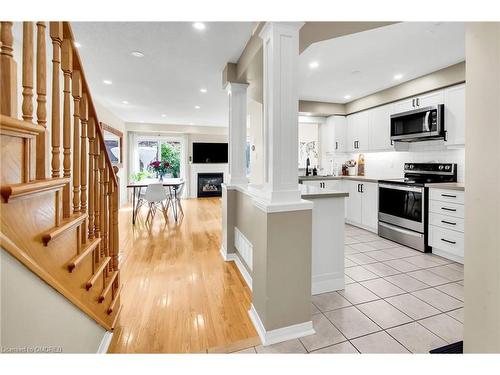 2070 Glenhampton Road, Oakville, ON - Indoor Photo Showing Kitchen