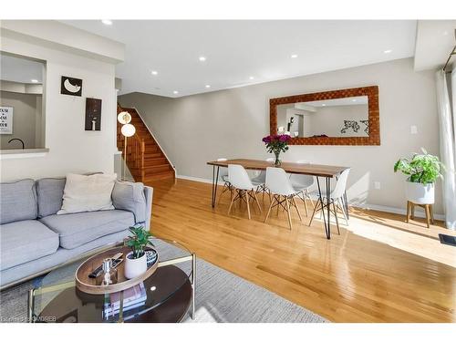 2070 Glenhampton Road, Oakville, ON - Indoor Photo Showing Living Room