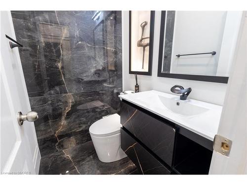 2429 Aztec Gate, Oakville, ON - Indoor Photo Showing Bathroom