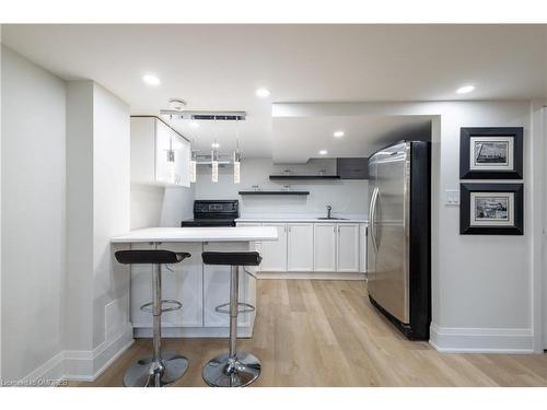 2429 Aztec Gate, Oakville, ON - Indoor Photo Showing Kitchen