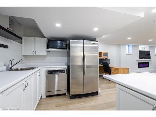 2429 Aztec Gate, Oakville, ON - Indoor Photo Showing Kitchen