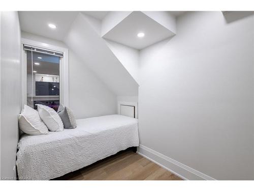 2429 Aztec Gate, Oakville, ON - Indoor Photo Showing Bedroom