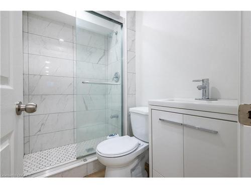 2429 Aztec Gate, Oakville, ON - Indoor Photo Showing Bathroom