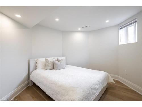 2429 Aztec Gate, Oakville, ON - Indoor Photo Showing Bedroom