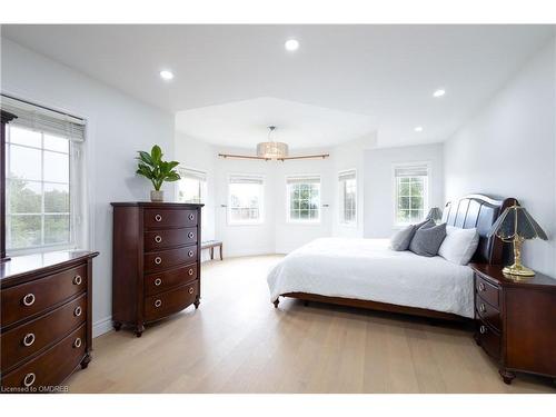 Upper-2429 Aztec Gate, Oakville, ON - Indoor Photo Showing Bedroom