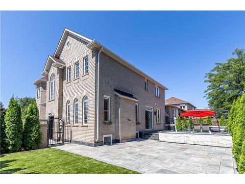 Upper-2429 Aztec Gate, Oakville, ON - Outdoor