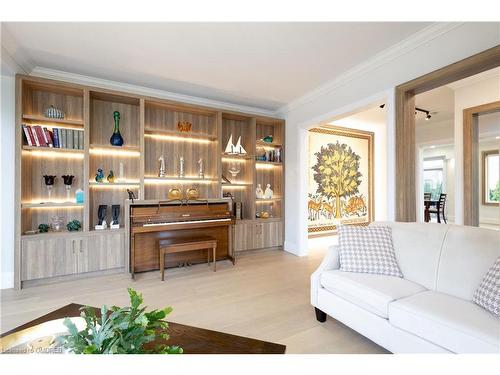 Upper-2429 Aztec Gate, Oakville, ON - Indoor Photo Showing Living Room