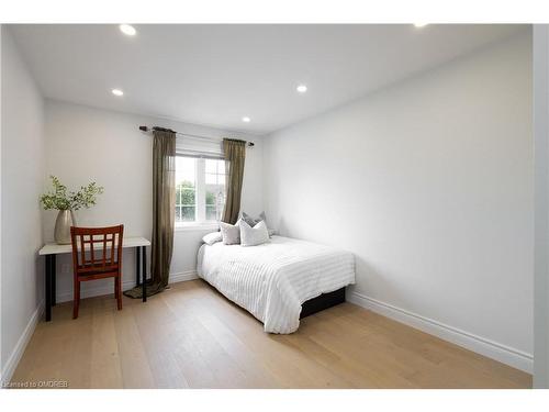 2429 Aztec Gate, Oakville, ON - Indoor Photo Showing Bedroom