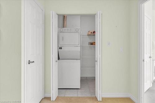 2510-100 Burloak Drive, Burlington, ON - Indoor Photo Showing Laundry Room