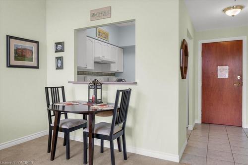 2510-100 Burloak Drive, Burlington, ON - Indoor Photo Showing Dining Room