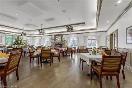 2510-100 Burloak Drive, Burlington, ON - Indoor Photo Showing Dining Room