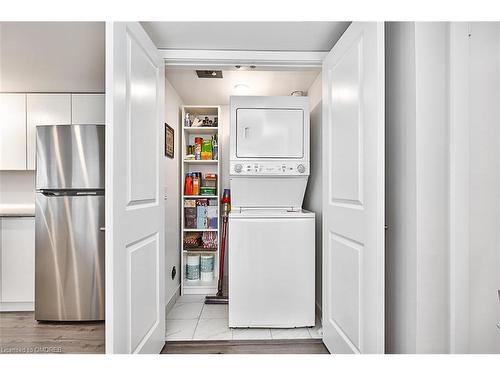 101-3058 Sixth Line, Oakville, ON - Indoor Photo Showing Laundry Room