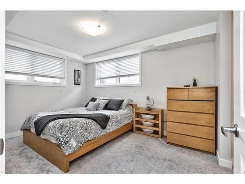 101-3058 Sixth Line, Oakville, ON - Indoor Photo Showing Bedroom