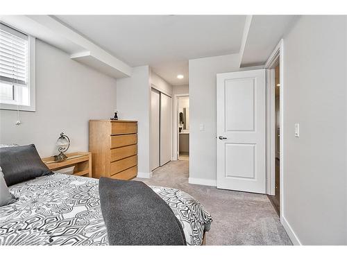 101-3058 Sixth Line, Oakville, ON - Indoor Photo Showing Bedroom