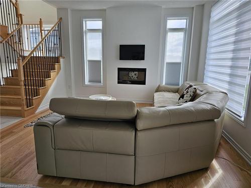 14 Tran Street, Wasaga Beach, ON - Indoor Photo Showing Bedroom