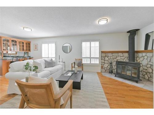 3196 Keynes Court, Mississauga, ON - Indoor Photo Showing Living Room With Fireplace