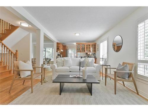 3196 Keynes Court, Mississauga, ON - Indoor Photo Showing Living Room