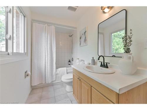 3196 Keynes Court, Mississauga, ON - Indoor Photo Showing Bathroom