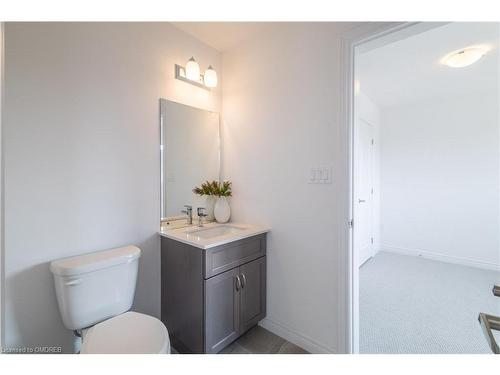 50 Halo Street, Hamilton, ON - Indoor Photo Showing Bathroom