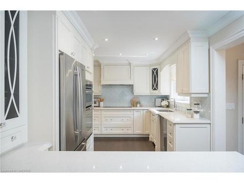 5138 Cherryhill Crescent, Burlington, ON - Indoor Photo Showing Kitchen