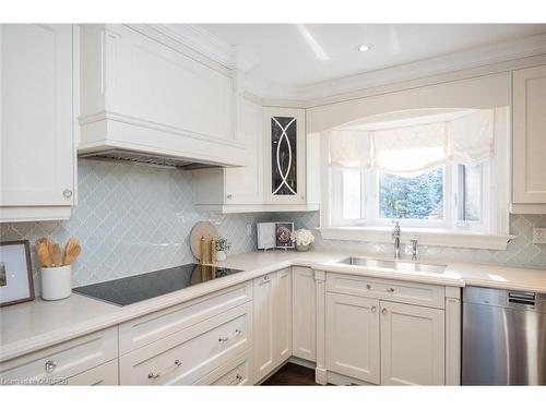 5138 Cherryhill Crescent, Burlington, ON - Indoor Photo Showing Kitchen