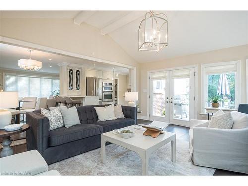 5138 Cherryhill Crescent, Burlington, ON - Indoor Photo Showing Living Room