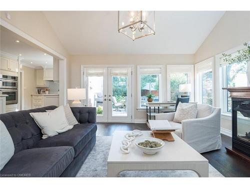 5138 Cherryhill Crescent, Burlington, ON - Indoor Photo Showing Living Room