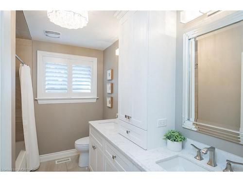 5138 Cherryhill Crescent, Burlington, ON - Indoor Photo Showing Bathroom