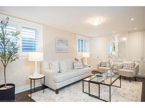 5138 Cherryhill Crescent, Burlington, ON - Indoor Photo Showing Living Room