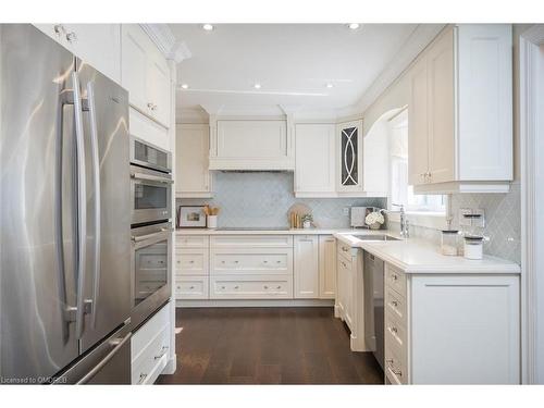 5138 Cherryhill Crescent, Burlington, ON - Indoor Photo Showing Kitchen With Upgraded Kitchen