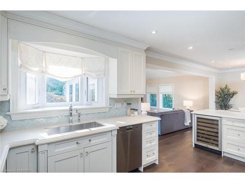 5138 Cherryhill Crescent, Burlington, ON - Indoor Photo Showing Kitchen