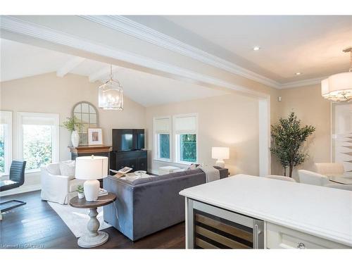 5138 Cherryhill Crescent, Burlington, ON - Indoor Photo Showing Living Room