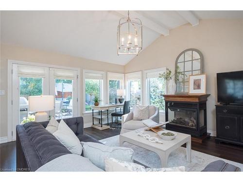 5138 Cherryhill Crescent, Burlington, ON - Indoor Photo Showing Living Room With Fireplace