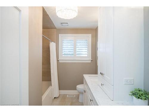 5138 Cherryhill Crescent, Burlington, ON - Indoor Photo Showing Bathroom