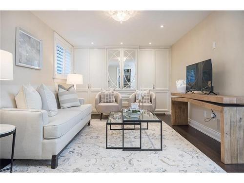 5138 Cherryhill Crescent, Burlington, ON - Indoor Photo Showing Living Room